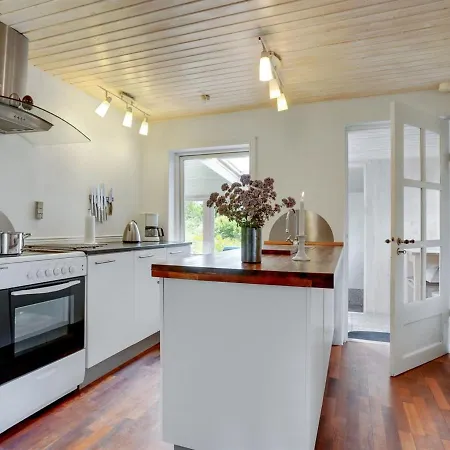 Gytta - 1km From The Sea By Interhome *