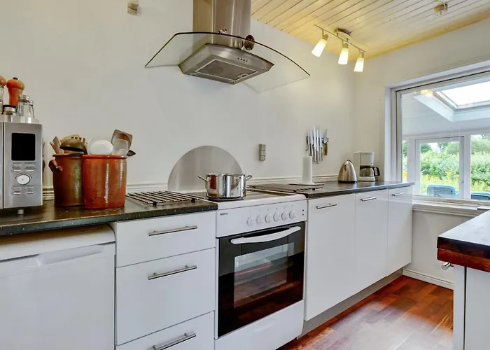 Gytta - 1km From The Sea By Interhome